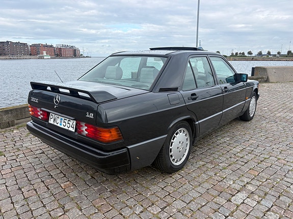 Mercedes-Benz 190 E 20 of 26