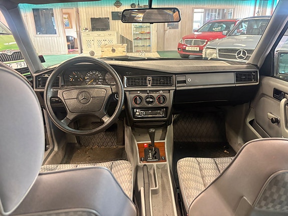 Mercedes-Benz 190 E 5 of 26