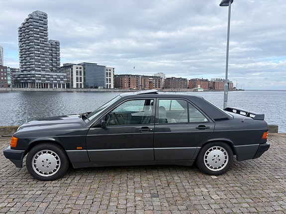 Mercedes-Benz 190 E 22 of 26