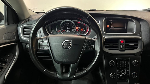 Volvo V40 Cross Country 8 of 18