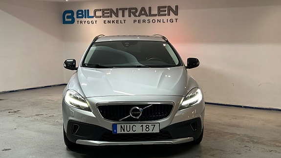 Volvo V40 Cross Country 3 of 18
