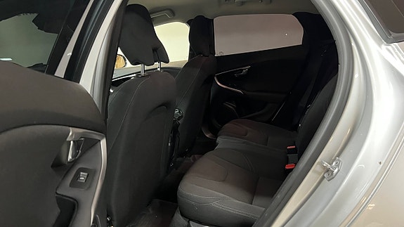 Volvo V40 Cross Country 10 of 18