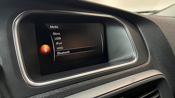 Volvo V40 Cross Country 13 of 18