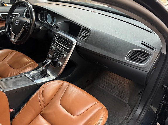 Volvo V60 8 of 18