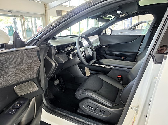 Mazda CX-6e 18 of 23