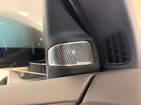 BMW iX3 5 of 11