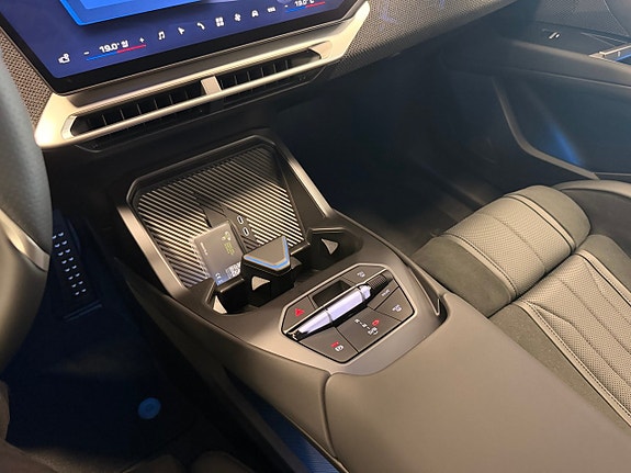 BMW iX3 8 of 11