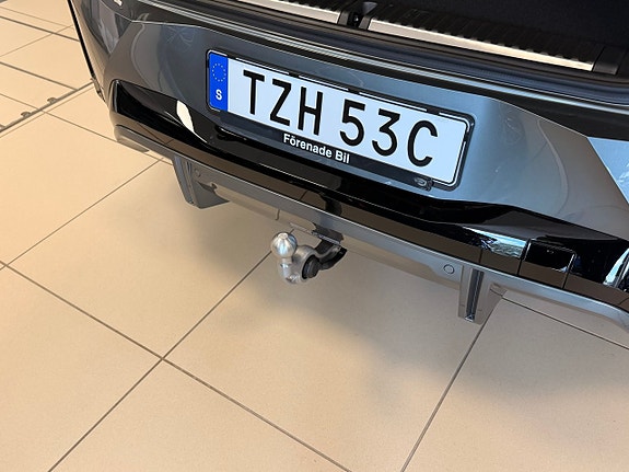 BMW iX3 9 of 11