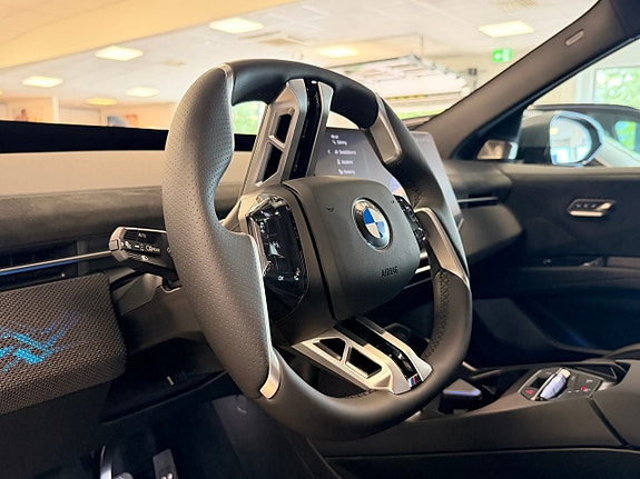 BMW iX3 4 of 11
