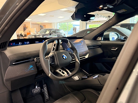 BMW iX3 3 of 11