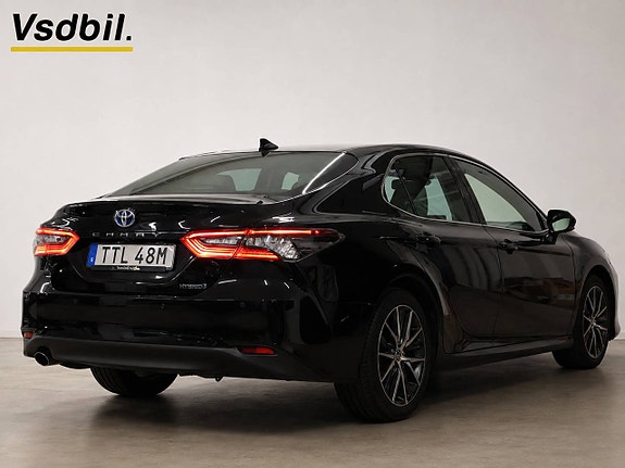Toyota Camry 5 of 26