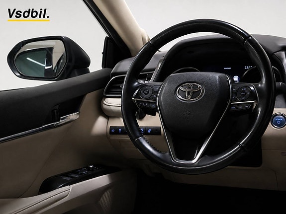 Toyota Camry 13 of 26