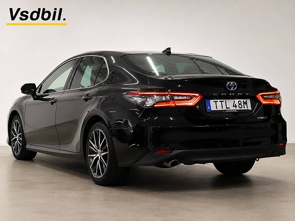 Toyota Camry 7 of 26