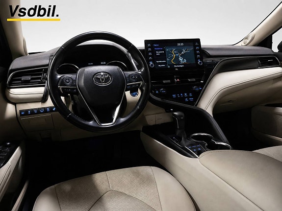 Toyota Camry 15 of 26