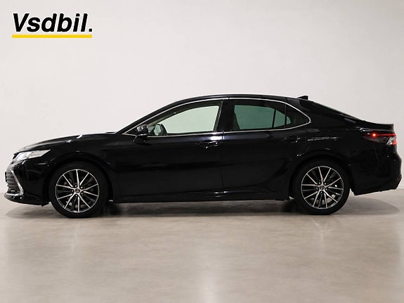 Toyota Camry 8 of 26