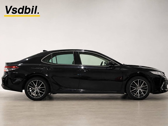 Toyota Camry 4 of 26