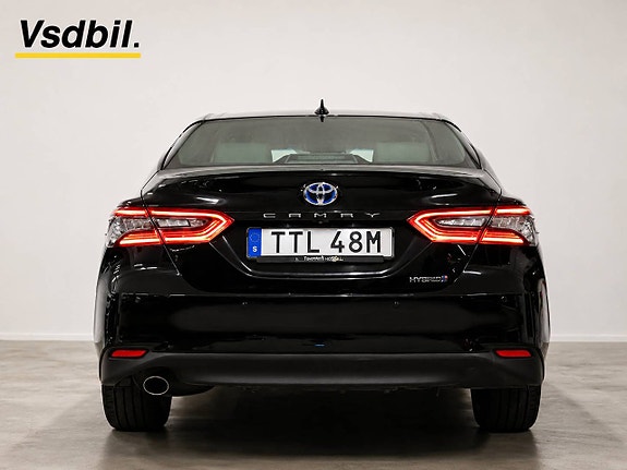 Toyota Camry 6 of 26