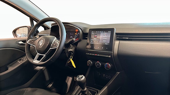 Renault Clio 18 of 22