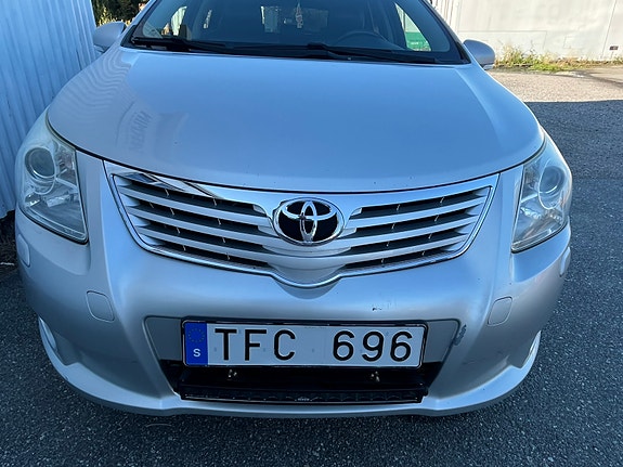 Toyota Avensis 2 of 22