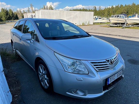 Toyota Avensis 4 of 22