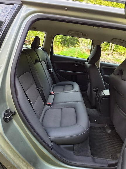 Volvo V70 4 of 5