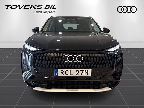Audi Q3 2 of 15