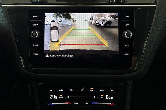 Volkswagen Tiguan 19 of 25