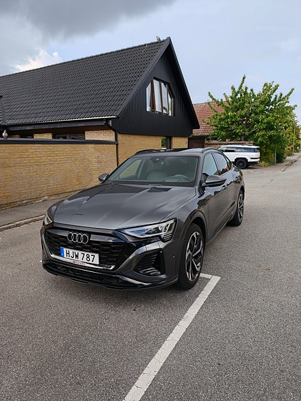 Audi Q8 2 of 7