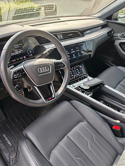 Audi Q8 6 of 7