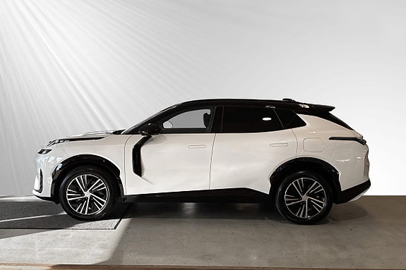 Lynk & Co 08 2 of 28