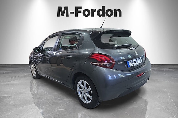 Peugeot 208 3 of 17