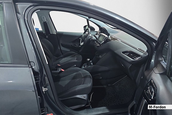 Peugeot 208 9 of 17