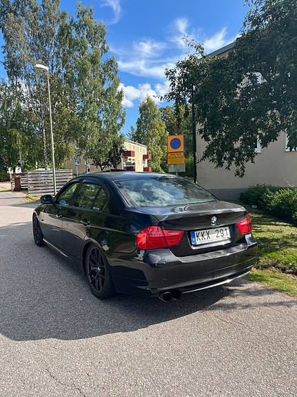 BMW 318i 2 of 5