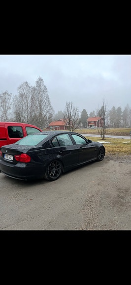 BMW 318i 4 of 5