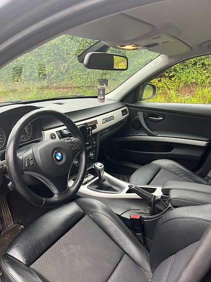 BMW 318i 5 of 5