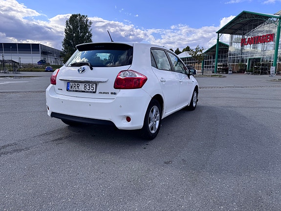 Toyota Auris 2 of 7