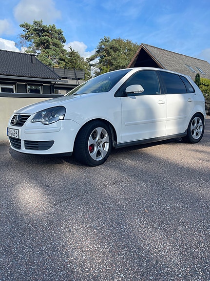 Volkswagen Polo 2 of 8