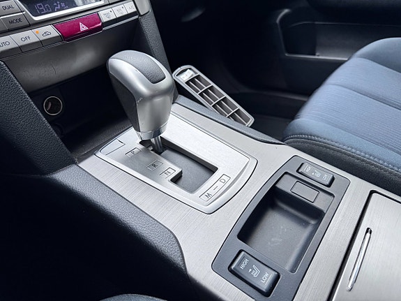 Subaru Legacy 13 of 21