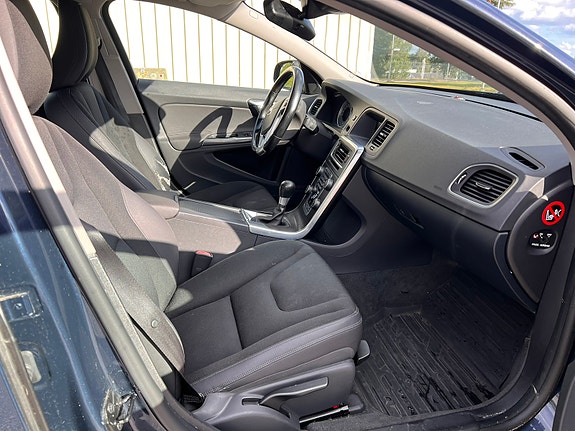 Volvo S60 5 of 7
