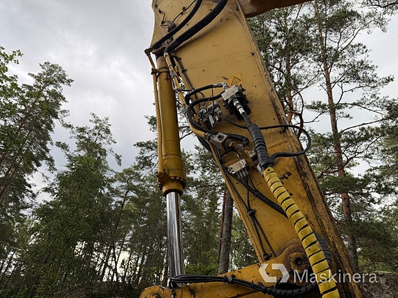 Grävmaskin New Holland E 215B med tillbehör 18 of 27