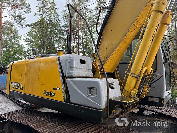 Grävmaskin New Holland E 215B med tillbehör 12 of 27