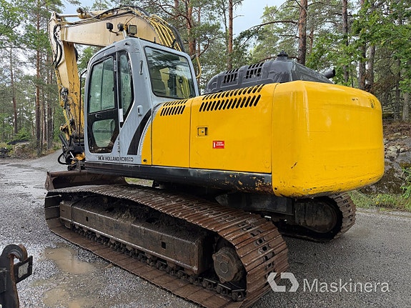 Grävmaskin New Holland E 215B med tillbehör 7 of 27