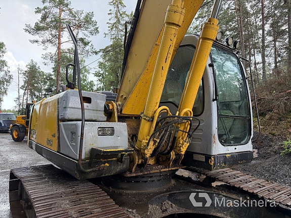 Grävmaskin New Holland E 215B med tillbehör 11 of 27