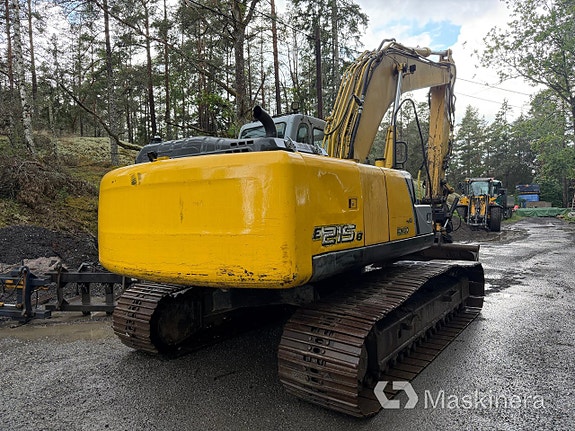Grävmaskin New Holland E 215B med tillbehör 5 of 27
