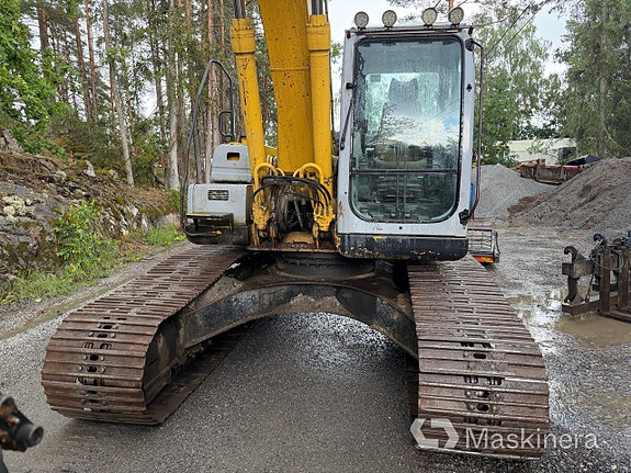 Grävmaskin New Holland E 215B med tillbehör 10 of 27