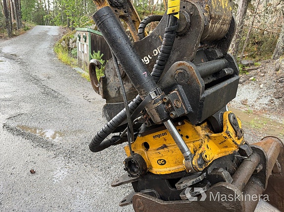 Grävmaskin New Holland E 215B med tillbehör 17 of 27