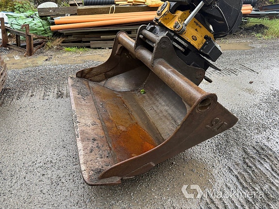 Grävmaskin New Holland E 215B med tillbehör 13 of 27