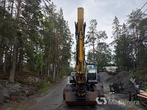 Grävmaskin New Holland E 215B med tillbehör 2 of 27