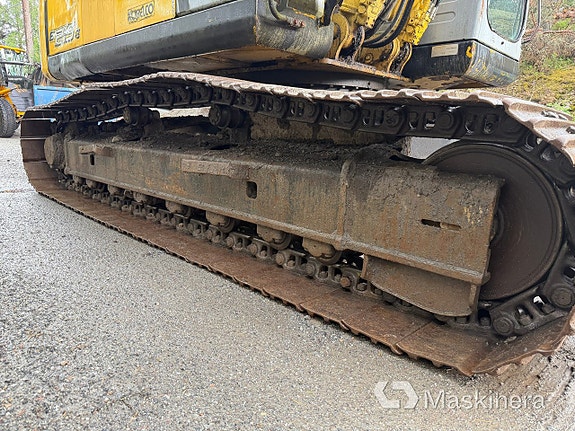 Grävmaskin New Holland E 215B med tillbehör 25 of 27