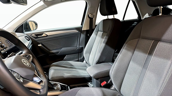 Volkswagen T-Roc 8 of 19